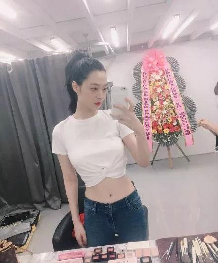 细腰网红女吃瓜,揭秘娱乐圈幕后真相